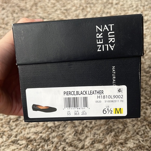 Naturalizer Pierce Black Leather and Suede Flats. New in box! Size 6.5 - Picture 8 of 8